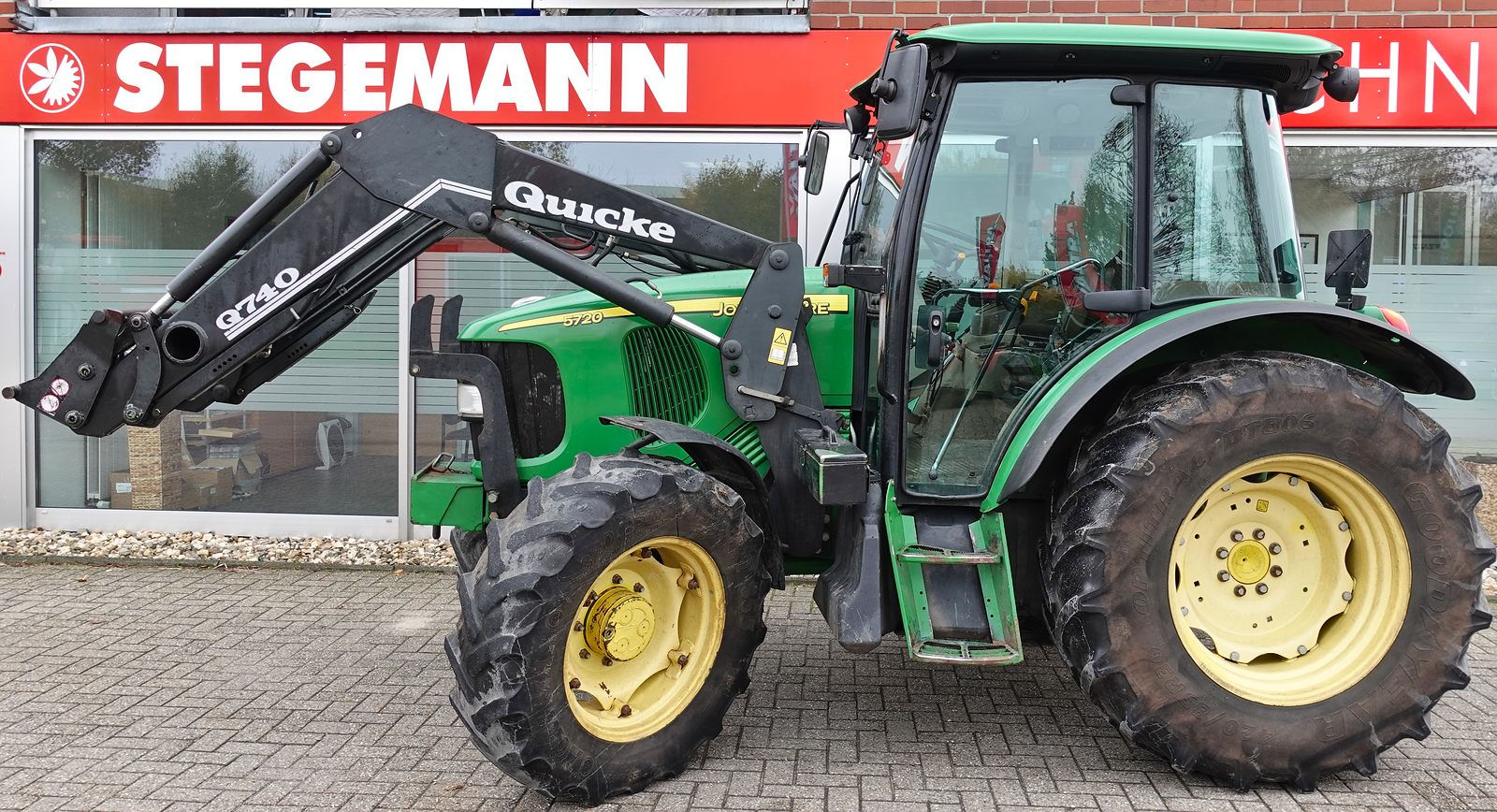 John Deere 5720 Allradschlepper John Deere 5720 Allradschlepper