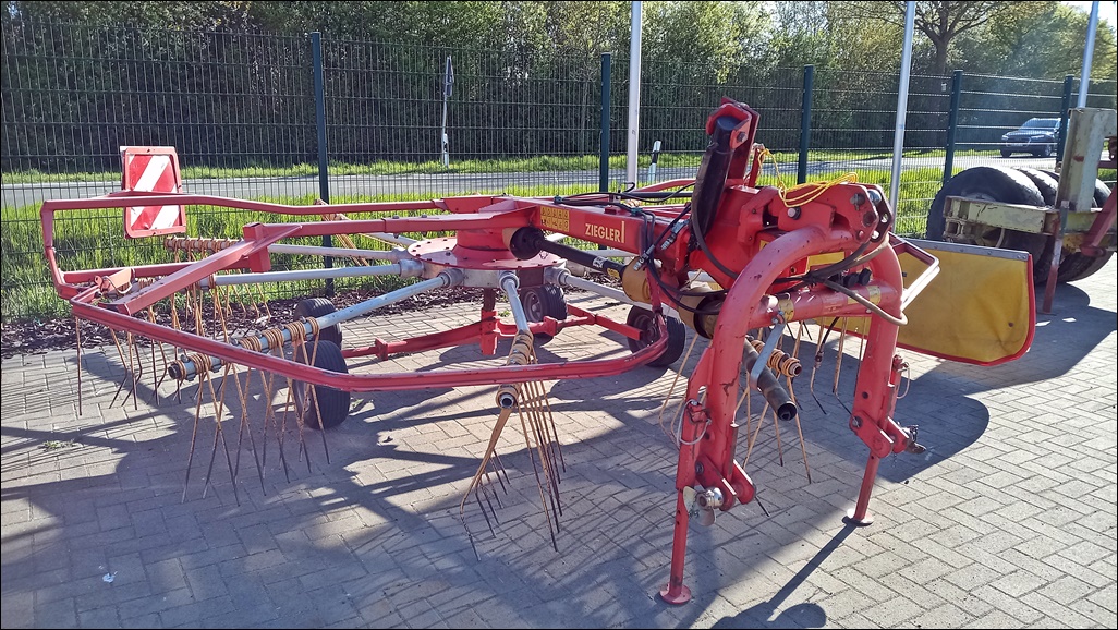 Gebr. Ziegler Einkreisel-Schwader Twin 475 - DH Gebr. Ziegler Einkreisel-Schwader Twin 475 - DH