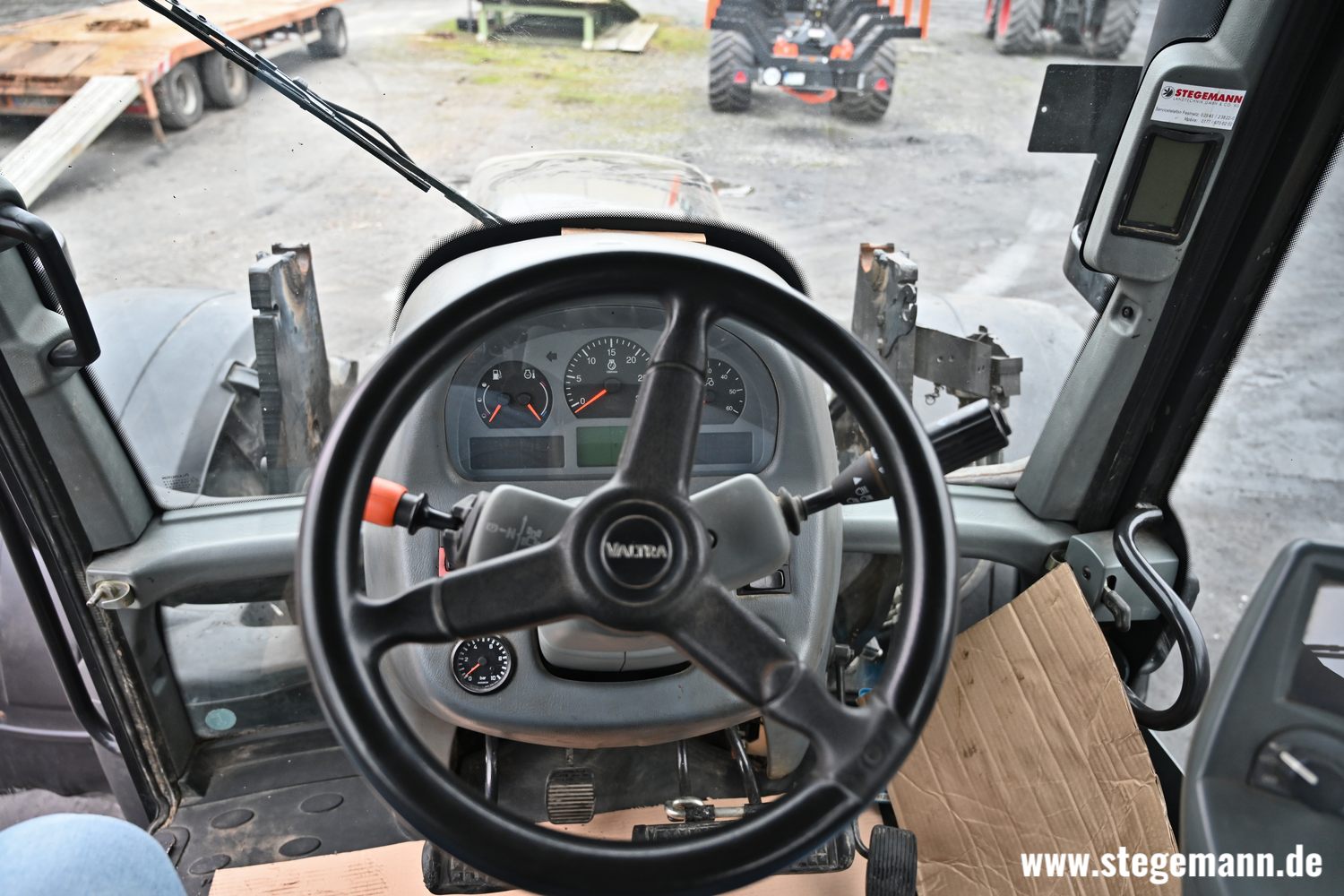 Gebr. Valtra Traktor Typ T 182 Direct