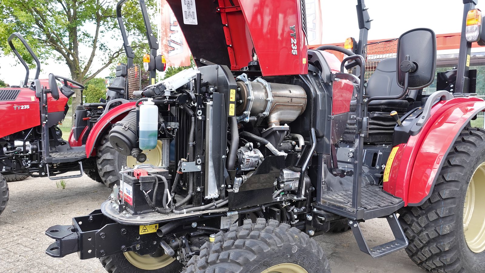  YANMAR YT235-ROPS Kompaktschlepper mit 35 PS