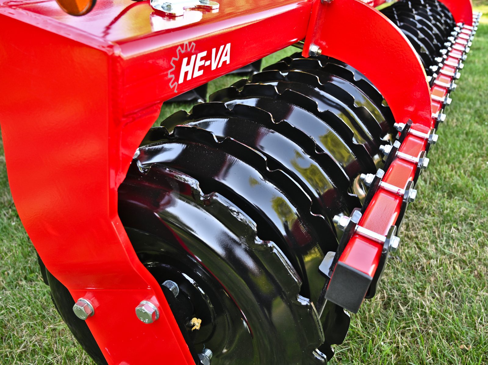 HE-VA Sub Tiller - robuster Tiefenlockerer HE-VA Sub Tiller - robuster Tiefenlockerer